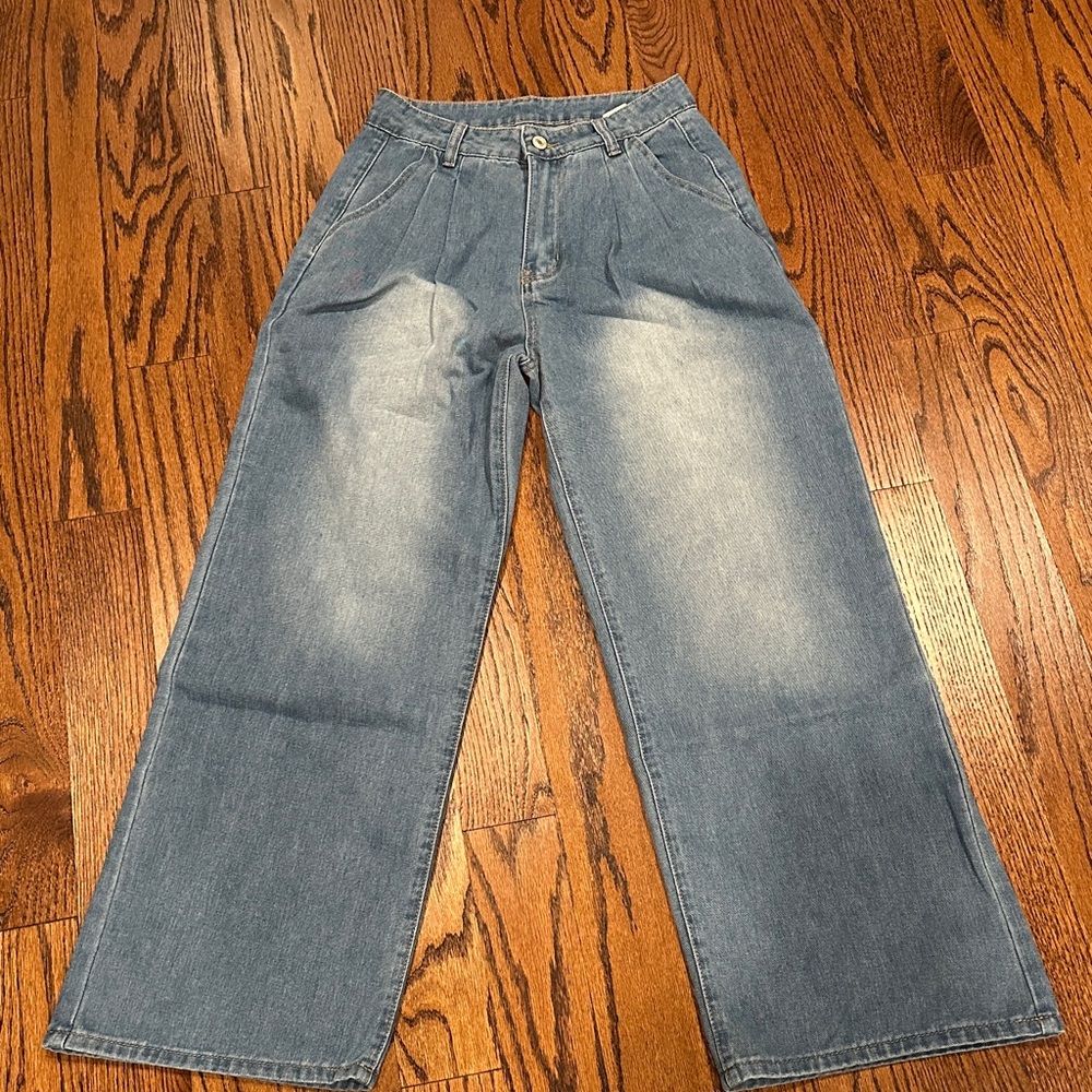Women's Size Small Wide Leg Pleated Jean NWT